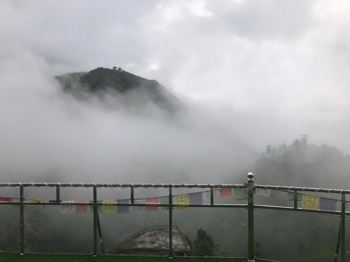 Icebergs Mussoorie - A Boutique Stay And 24 Hrs Roof Top Cafe Bagian luar foto
