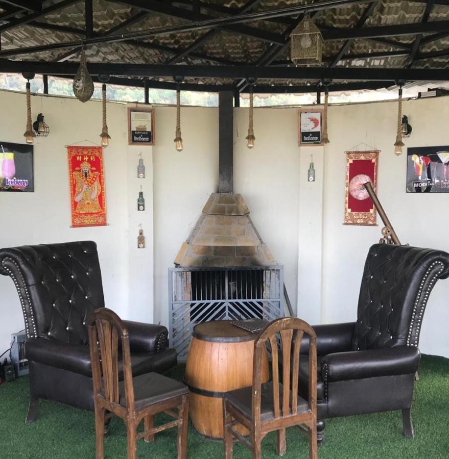 Icebergs Mussoorie - A Boutique Stay And 24 Hrs Roof Top Cafe Bagian luar foto