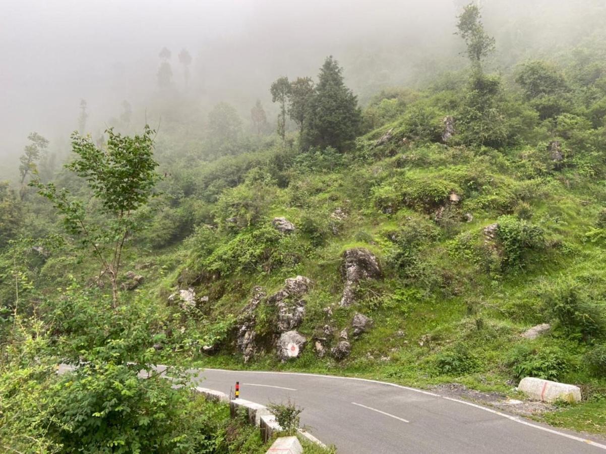 Icebergs Mussoorie - A Boutique Stay And 24 Hrs Roof Top Cafe Bagian luar foto