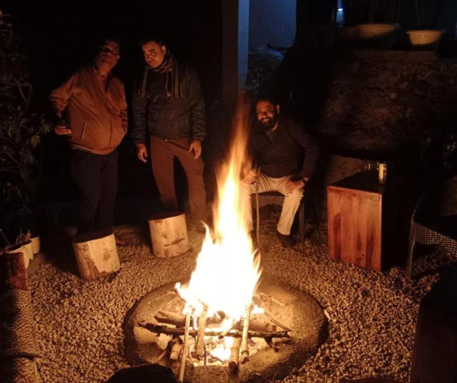 Icebergs Mussoorie - A Boutique Stay And 24 Hrs Roof Top Cafe Bagian luar foto