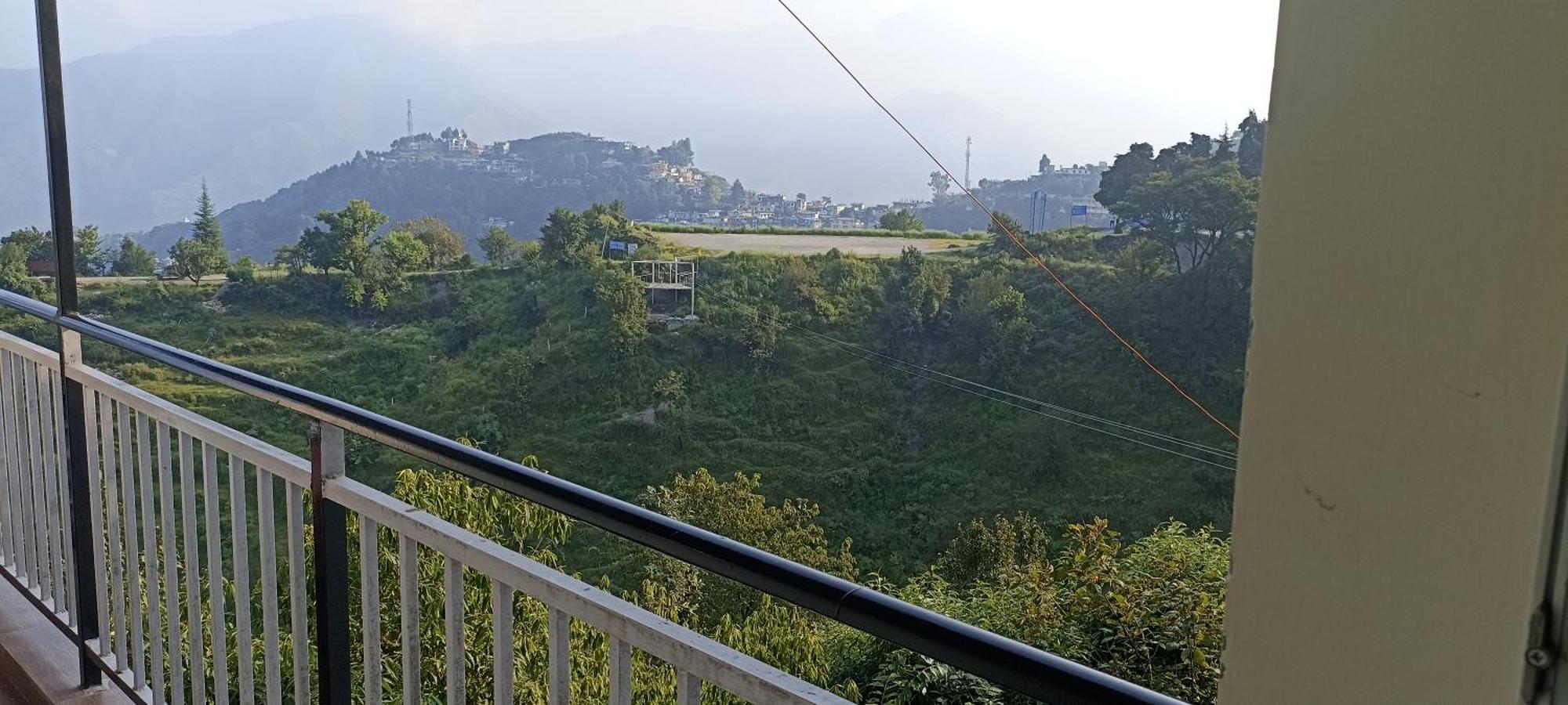 Icebergs Mussoorie - A Boutique Stay And 24 Hrs Roof Top Cafe Bagian luar foto