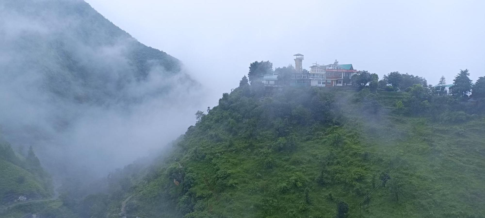 Icebergs Mussoorie - A Boutique Stay And 24 Hrs Roof Top Cafe Bagian luar foto