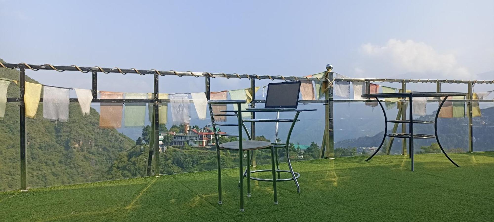 Icebergs Mussoorie - A Boutique Stay And 24 Hrs Roof Top Cafe Bagian luar foto