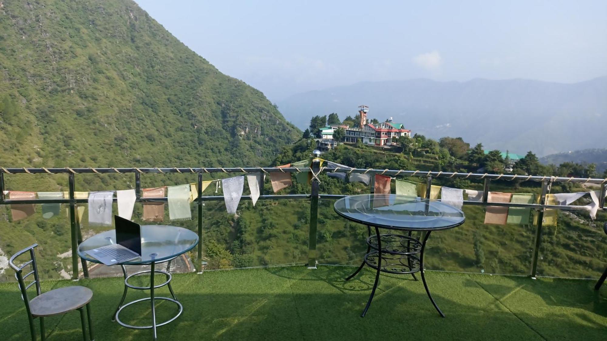 Icebergs Mussoorie - A Boutique Stay And 24 Hrs Roof Top Cafe Bagian luar foto