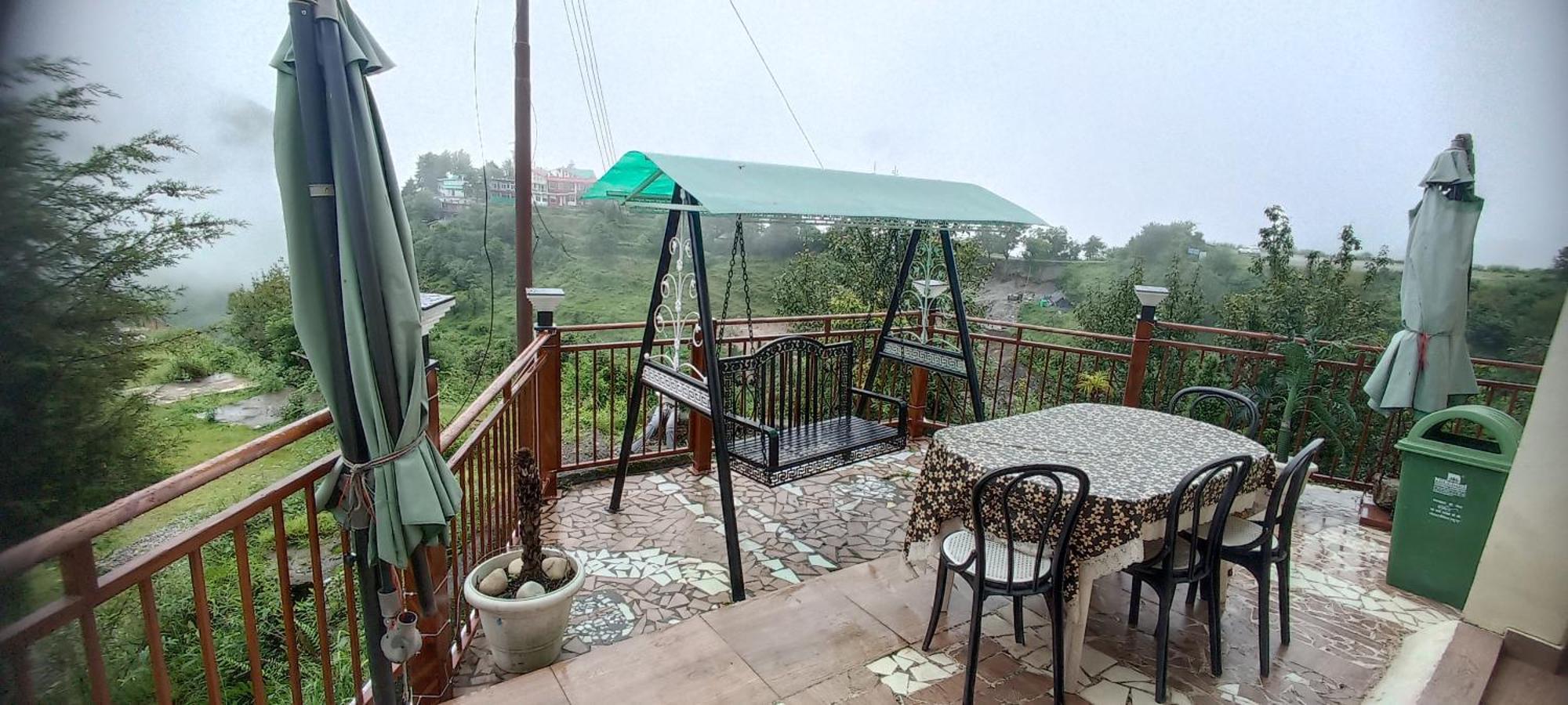 Icebergs Mussoorie - A Boutique Stay And 24 Hrs Roof Top Cafe Bagian luar foto