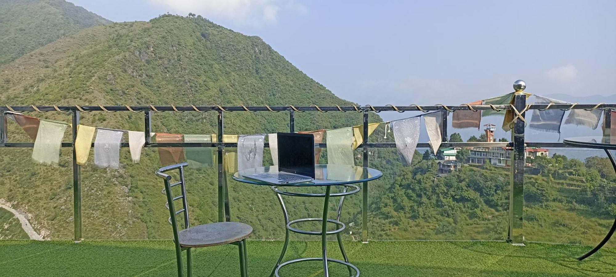 Icebergs Mussoorie - A Boutique Stay And 24 Hrs Roof Top Cafe Bagian luar foto