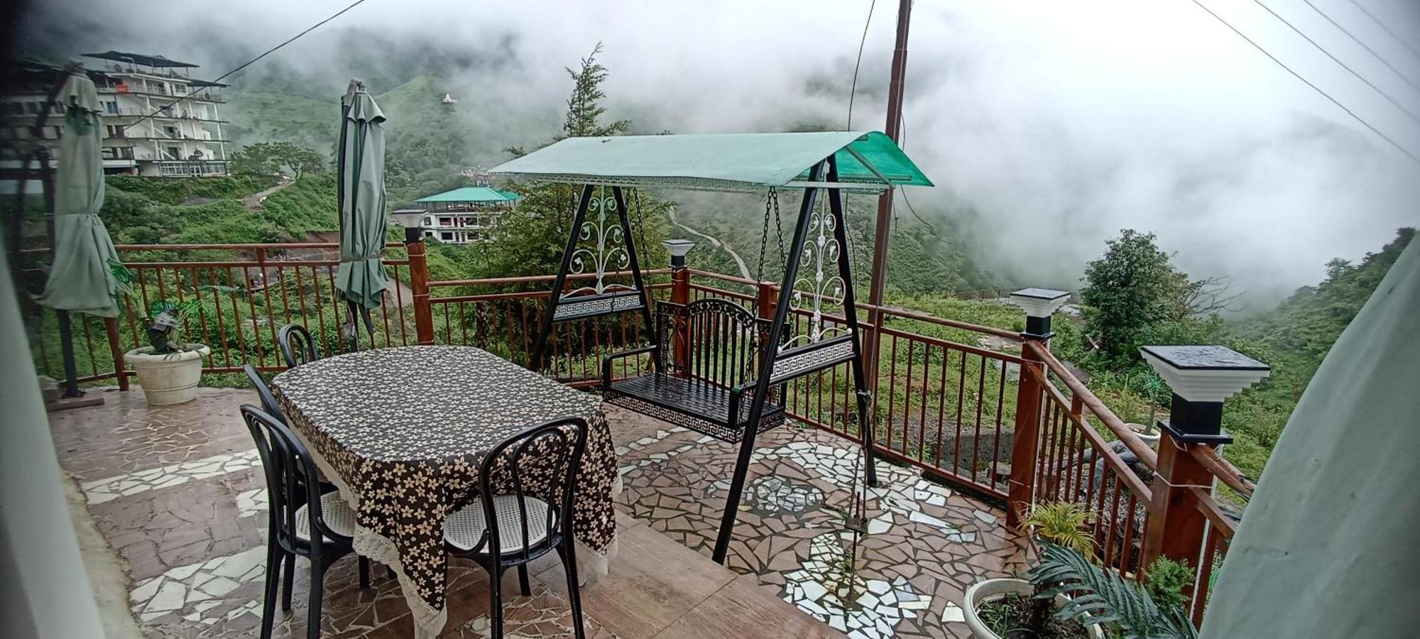 Icebergs Mussoorie - A Boutique Stay And 24 Hrs Roof Top Cafe Bagian luar foto