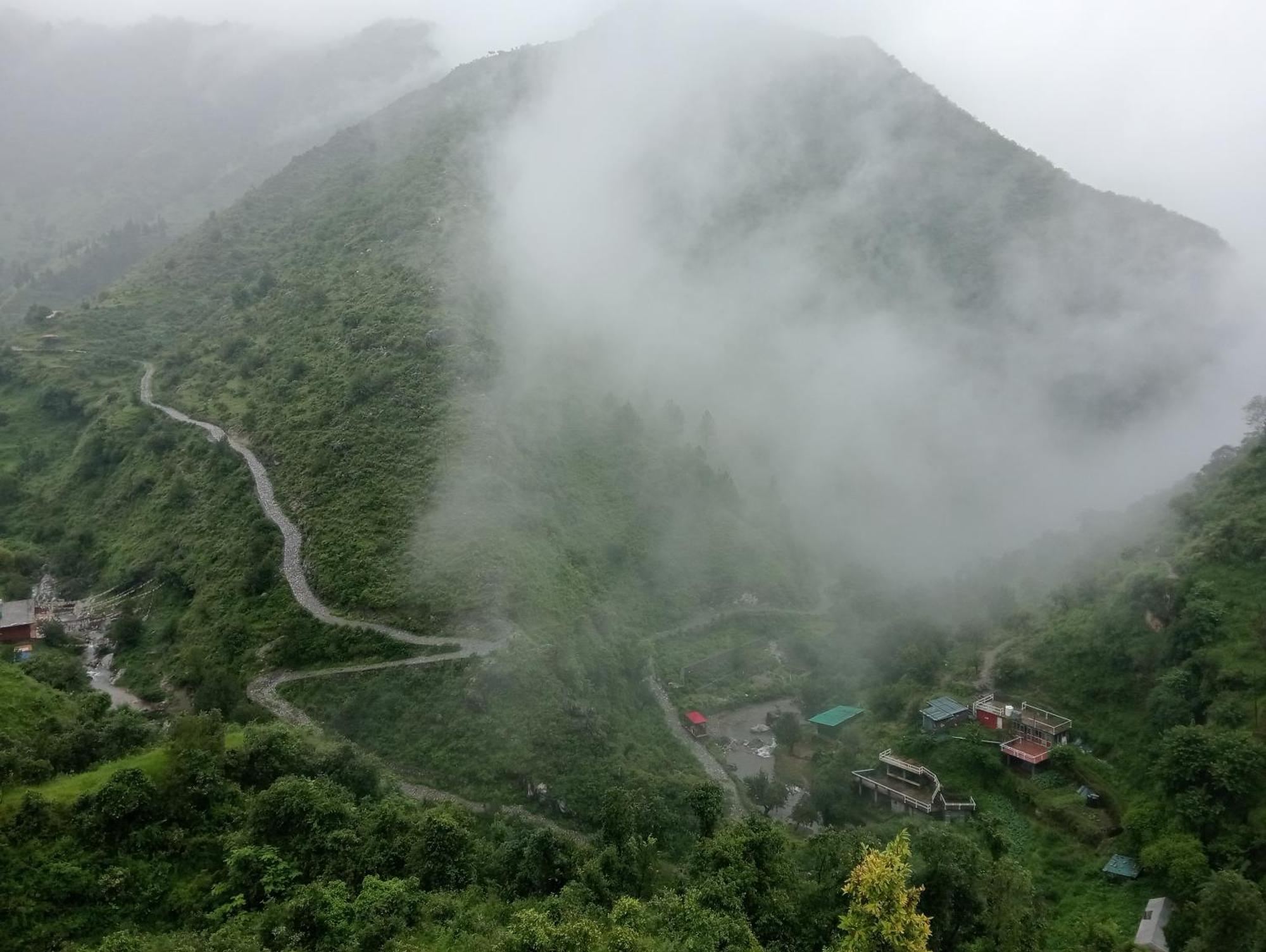Icebergs Mussoorie - A Boutique Stay And 24 Hrs Roof Top Cafe Bagian luar foto