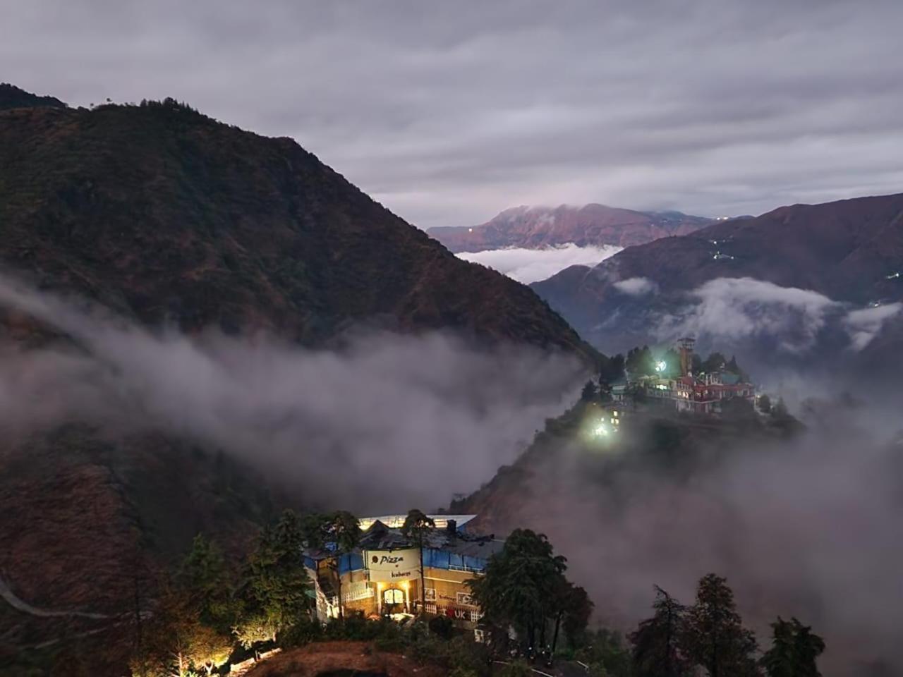 Icebergs Mussoorie - A Boutique Stay And 24 Hrs Roof Top Cafe Bagian luar foto